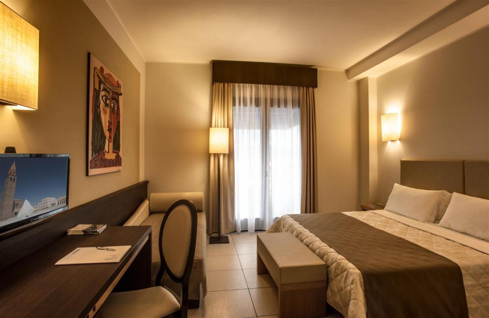 Deluxe Double or Twin Room with Balcony,1433398306:JPEG