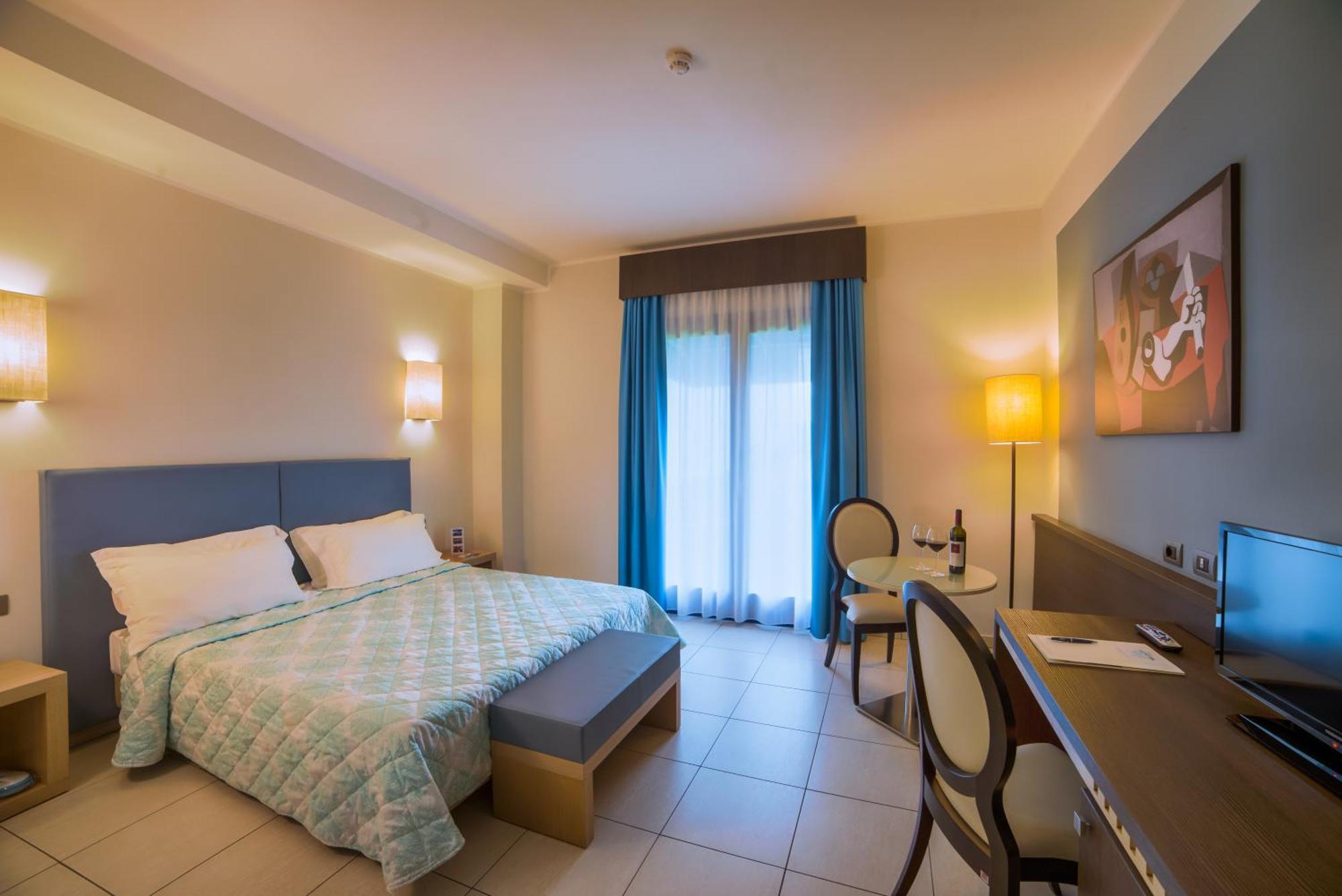 Double or Twin Room with Balcony,1433401120:JPEG
